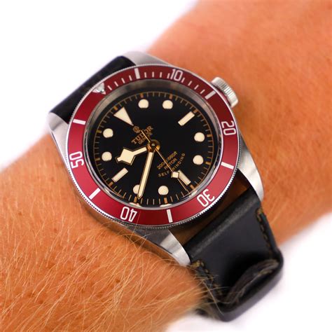 tudor black bay red indossato